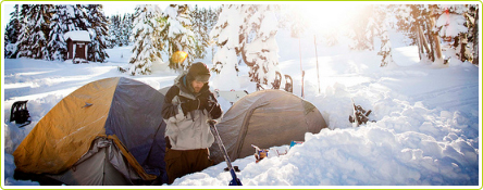 Organizar un campamento en la nieve con amigos este invierno: una idea refrescante